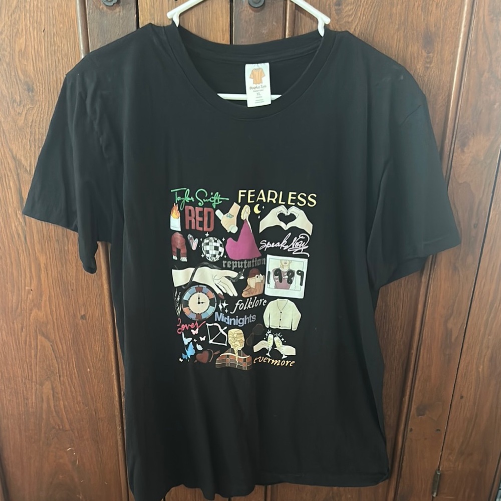 Taylor Swift Black Graphic Tee